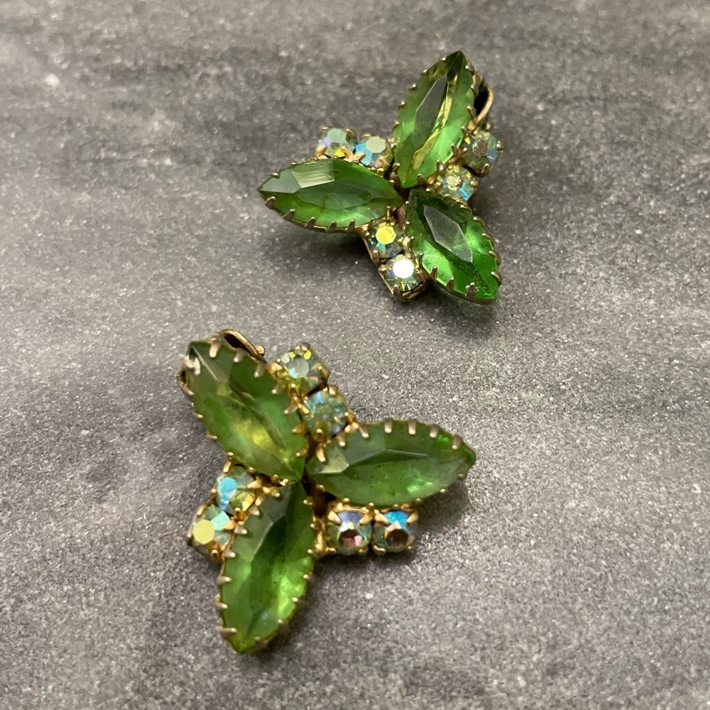 Vintage Green Crystal Gold Clip On Earrings - Picture 5 of 9